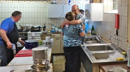 11 Ola... Love in the kitchen...